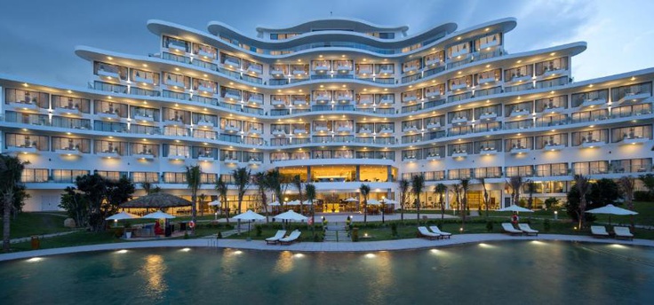 Cam Ranh Riviera Beach Resort & Spa