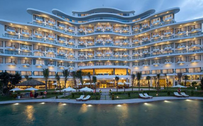 Cam Ranh Riviera Beach Resort & Spa